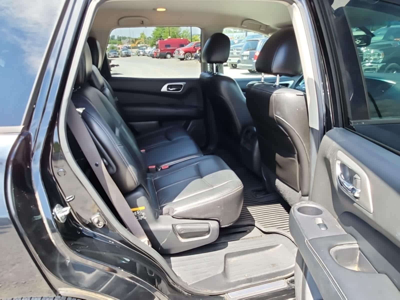 Thumbnail: 2013 Nissan Pathfinder - 23