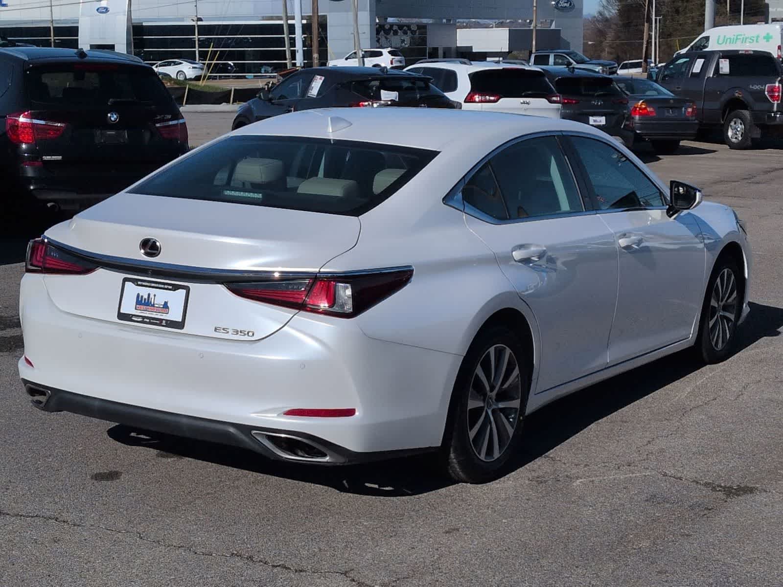 Thumbnail: 2019 Lexus ES - 8