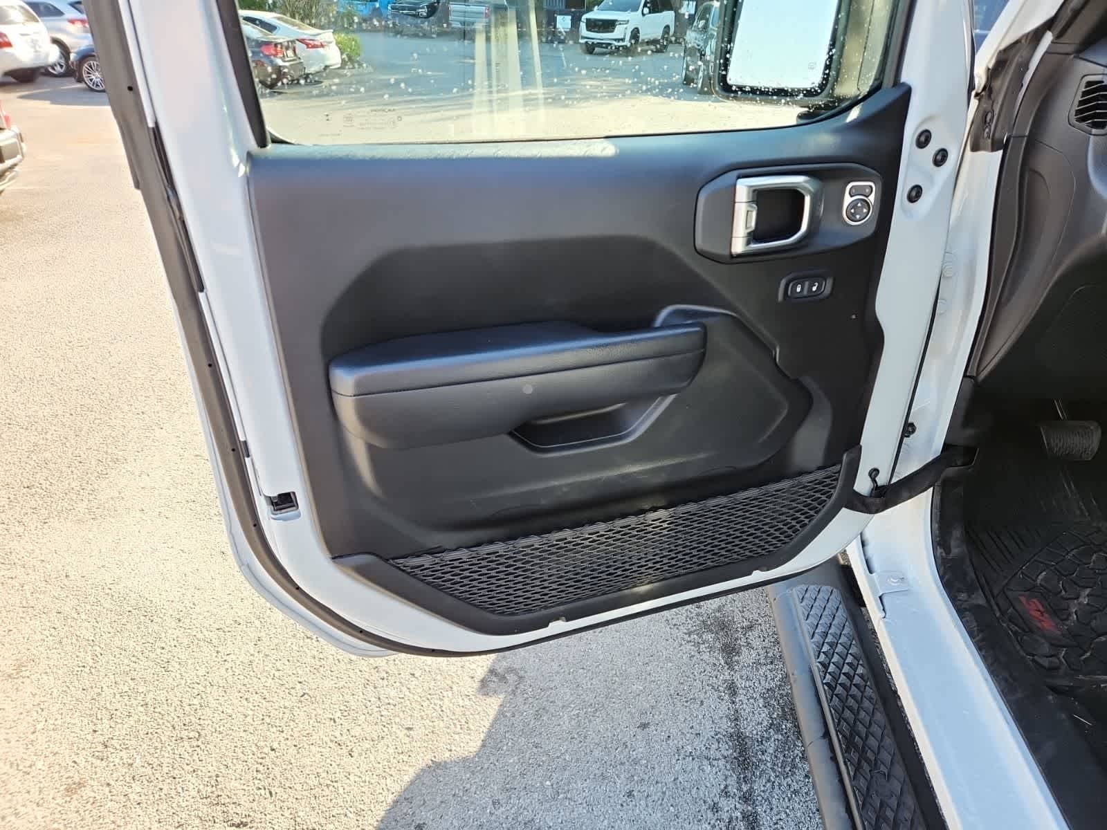 Thumbnail: 2023 Jeep Gladiator - 16