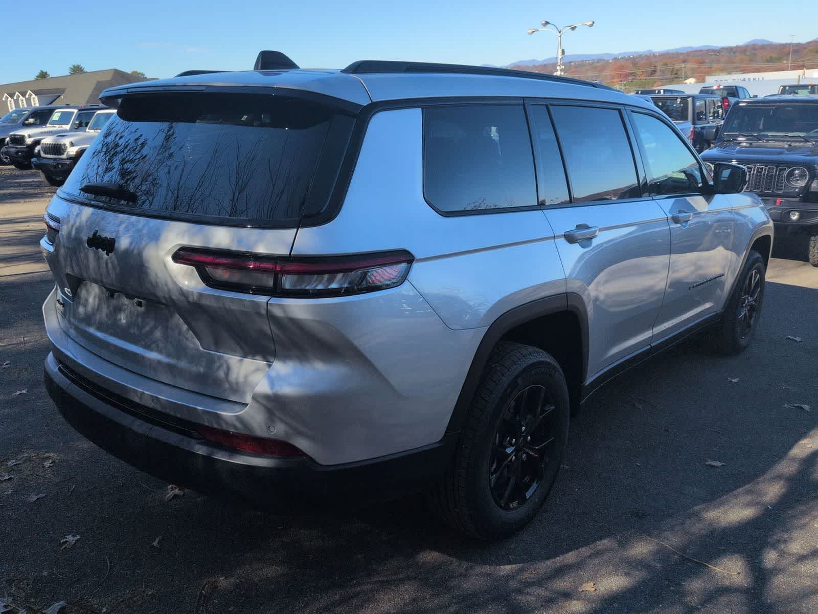 Thumbnail: 2025 Jeep Grand Cherokee L - 8