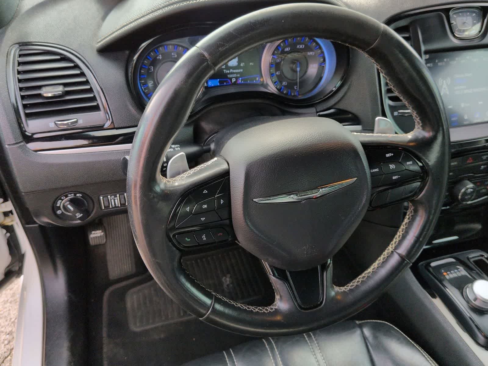 Thumbnail: 2019 Chrysler 300 - 22