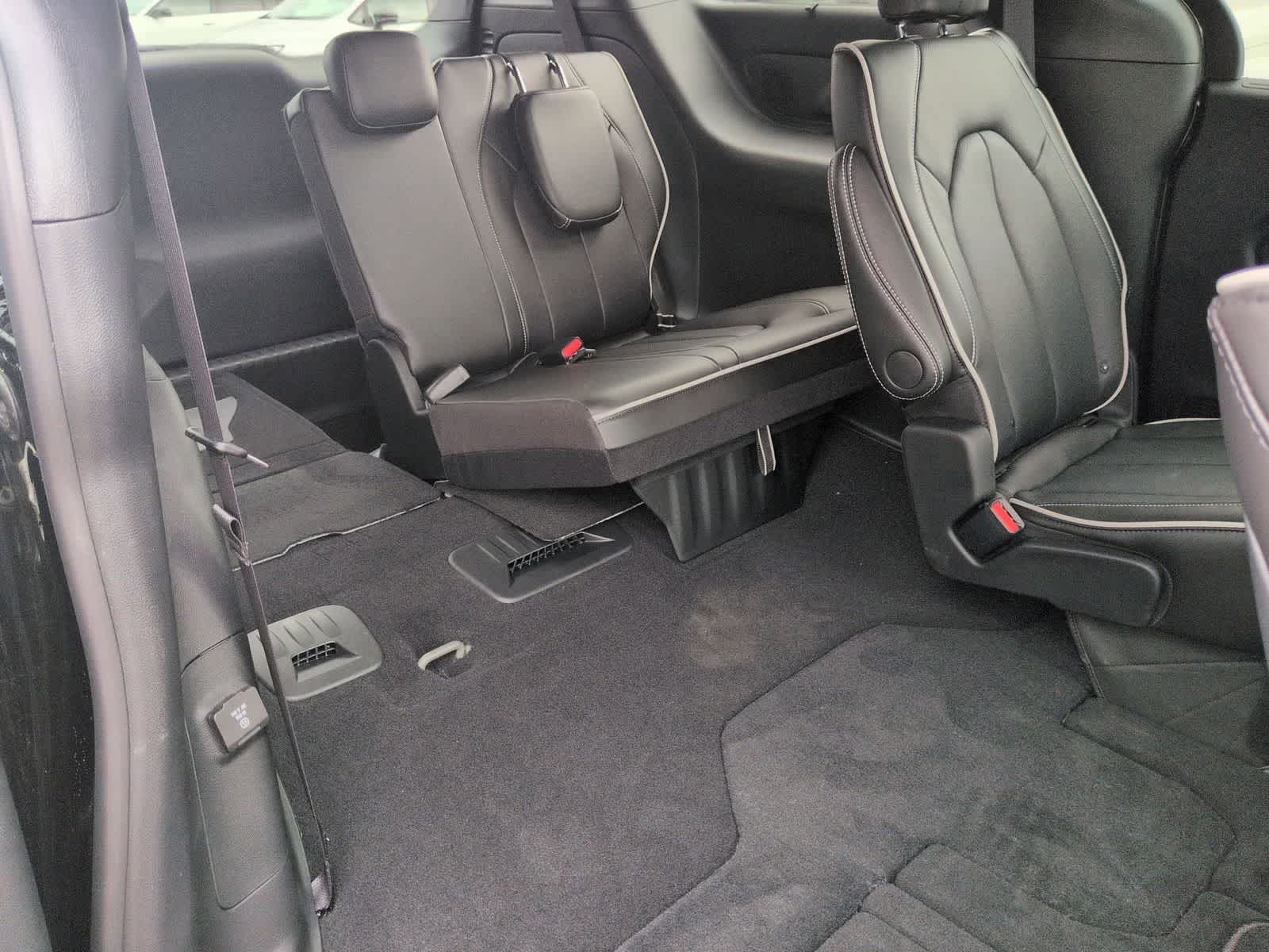 Thumbnail: 2026 Chrysler Pacifica - 14