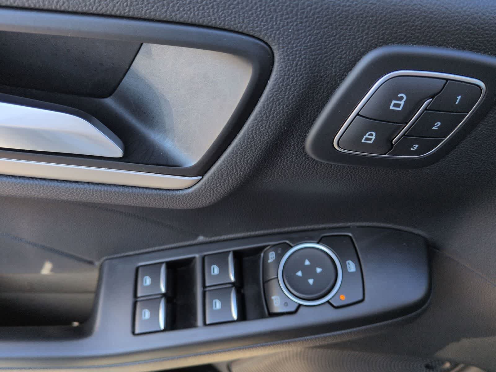 Thumbnail: 2022 Ford Escape - 8