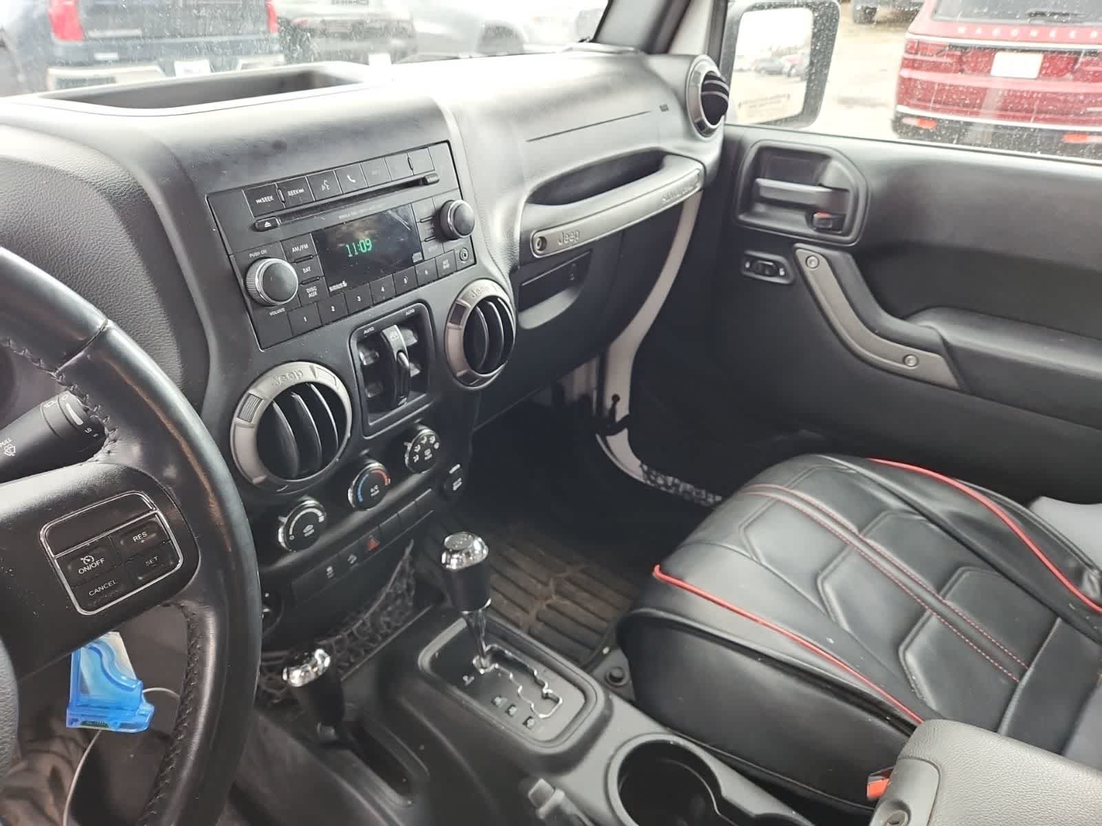 Thumbnail: 2016 Jeep Wrangler - 11