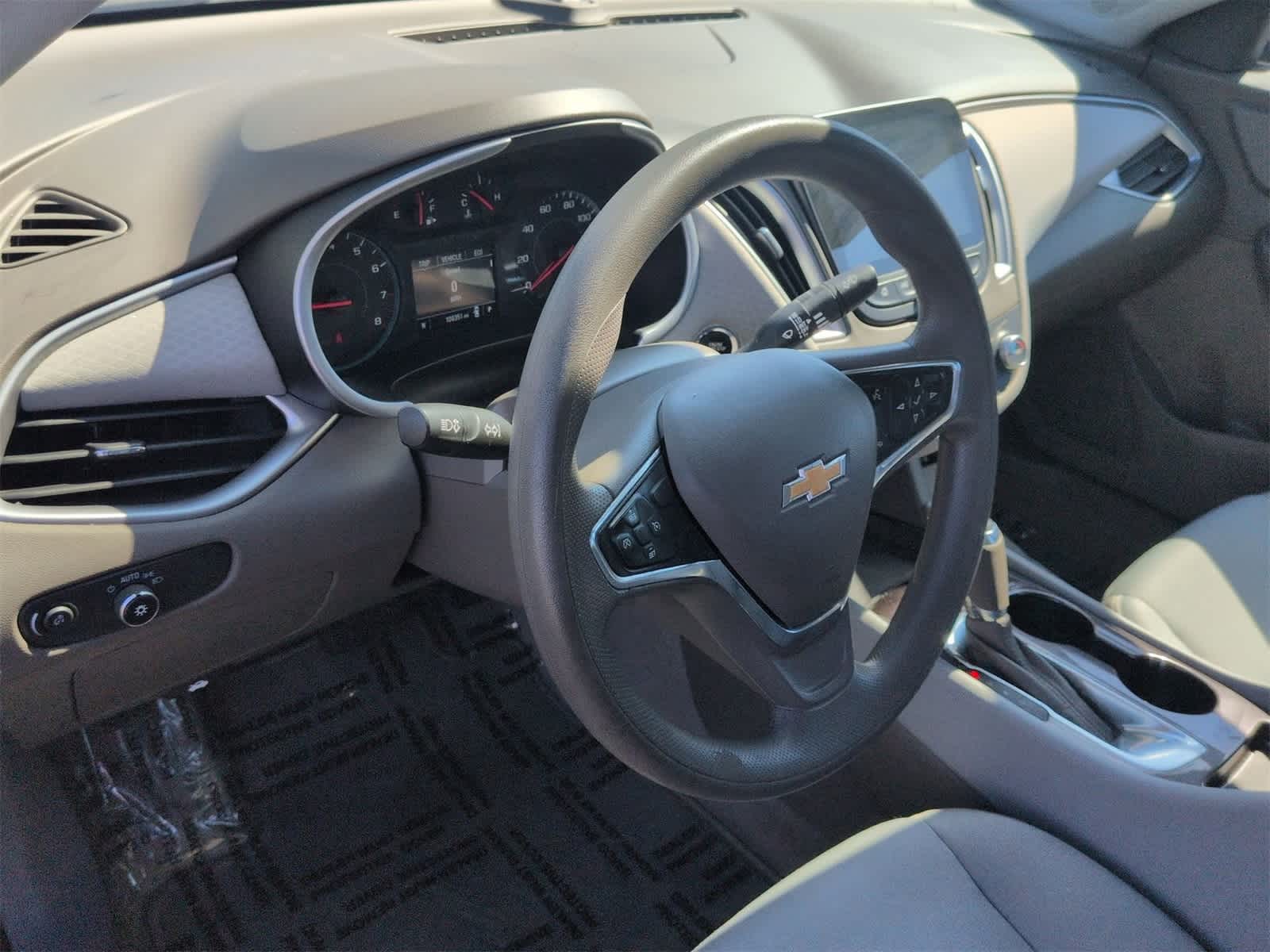 Thumbnail: 2020 Chevrolet Malibu - 10