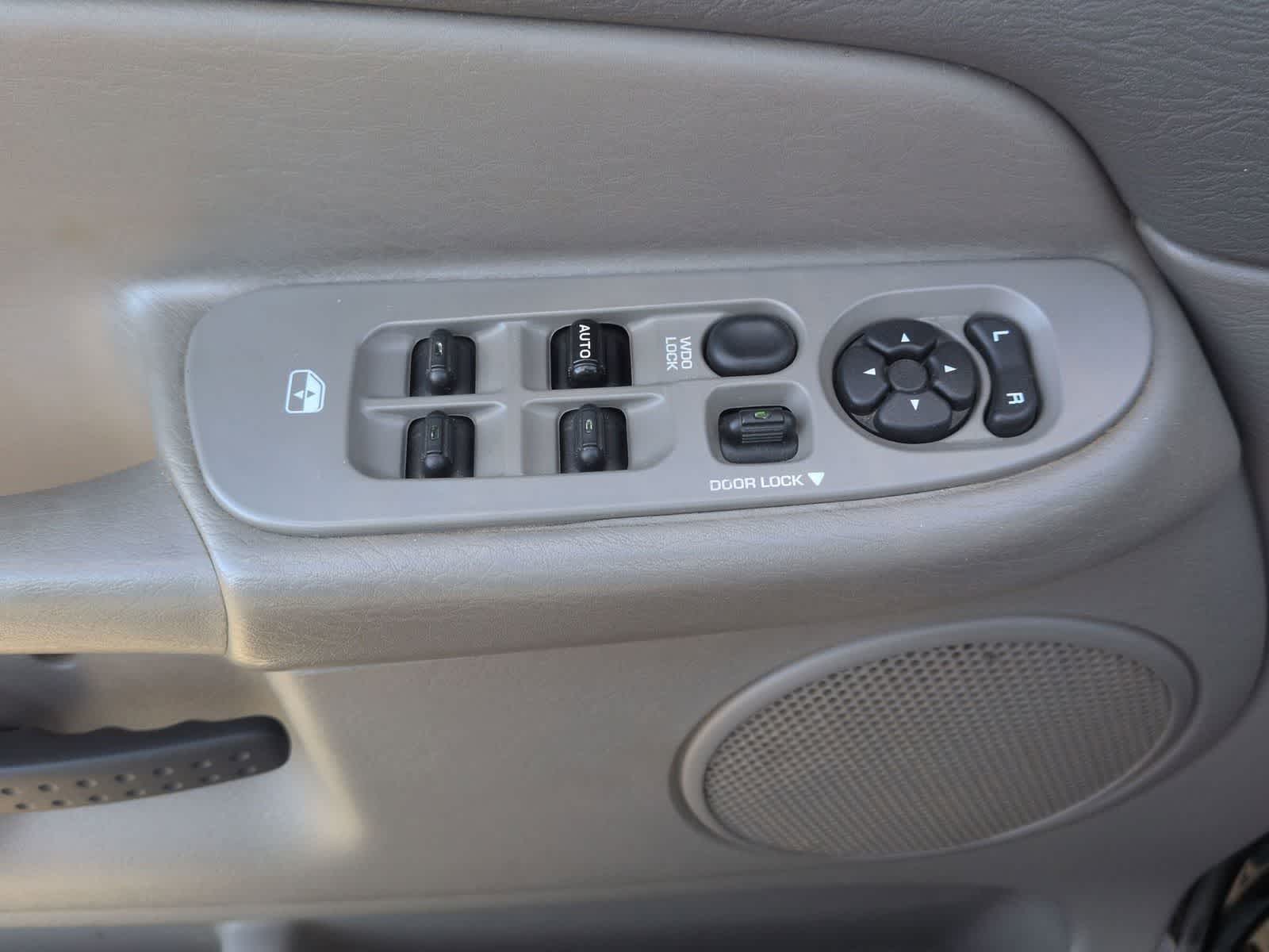 Thumbnail: 2004 Dodge Ram 1500 - 16