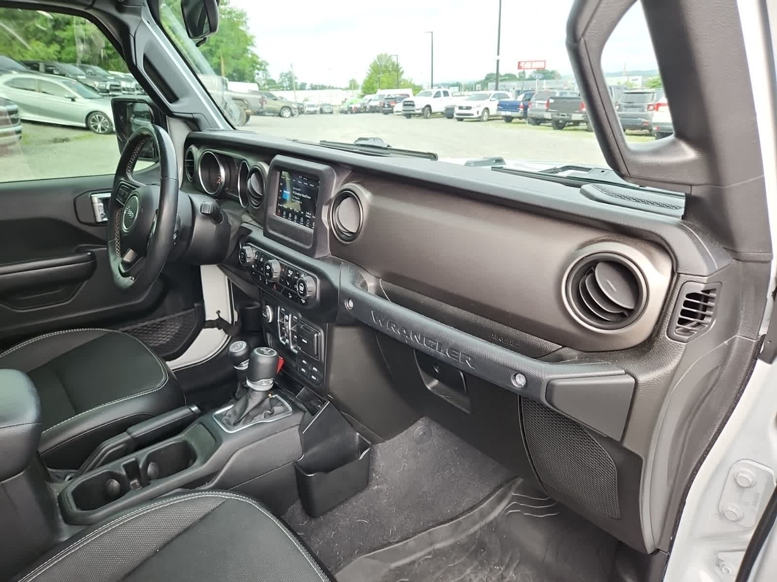 Thumbnail: 2020 Jeep Wrangler - 17