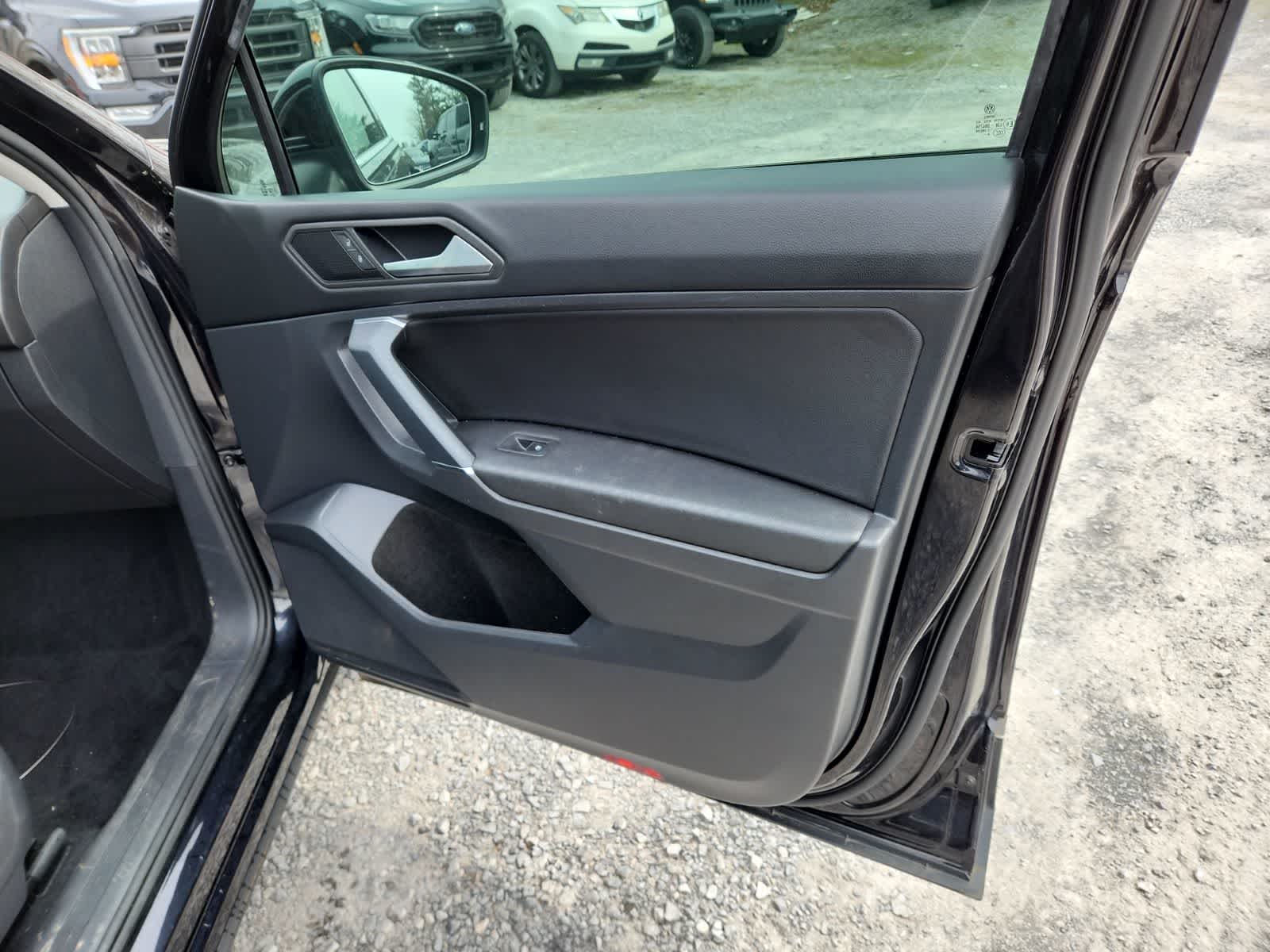 Thumbnail: 2020 Volkswagen Tiguan - 21