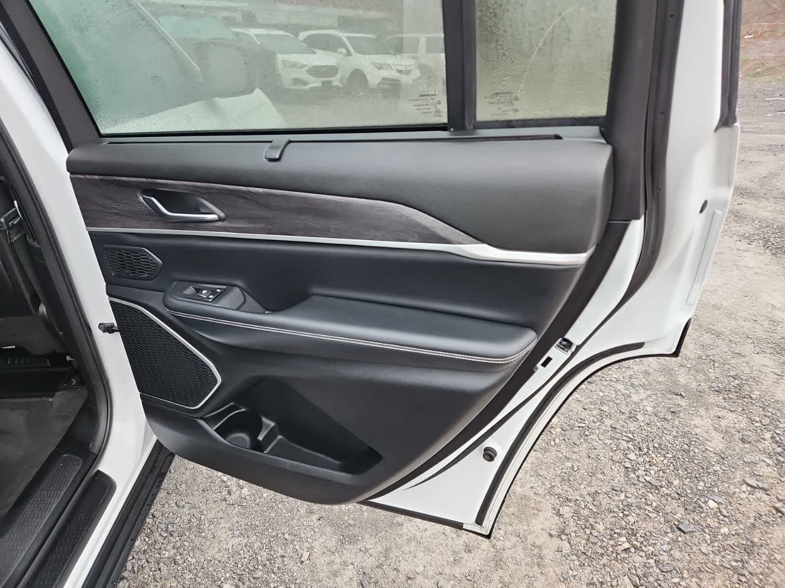 Thumbnail: 2021 Jeep Grand Cherokee L - 24