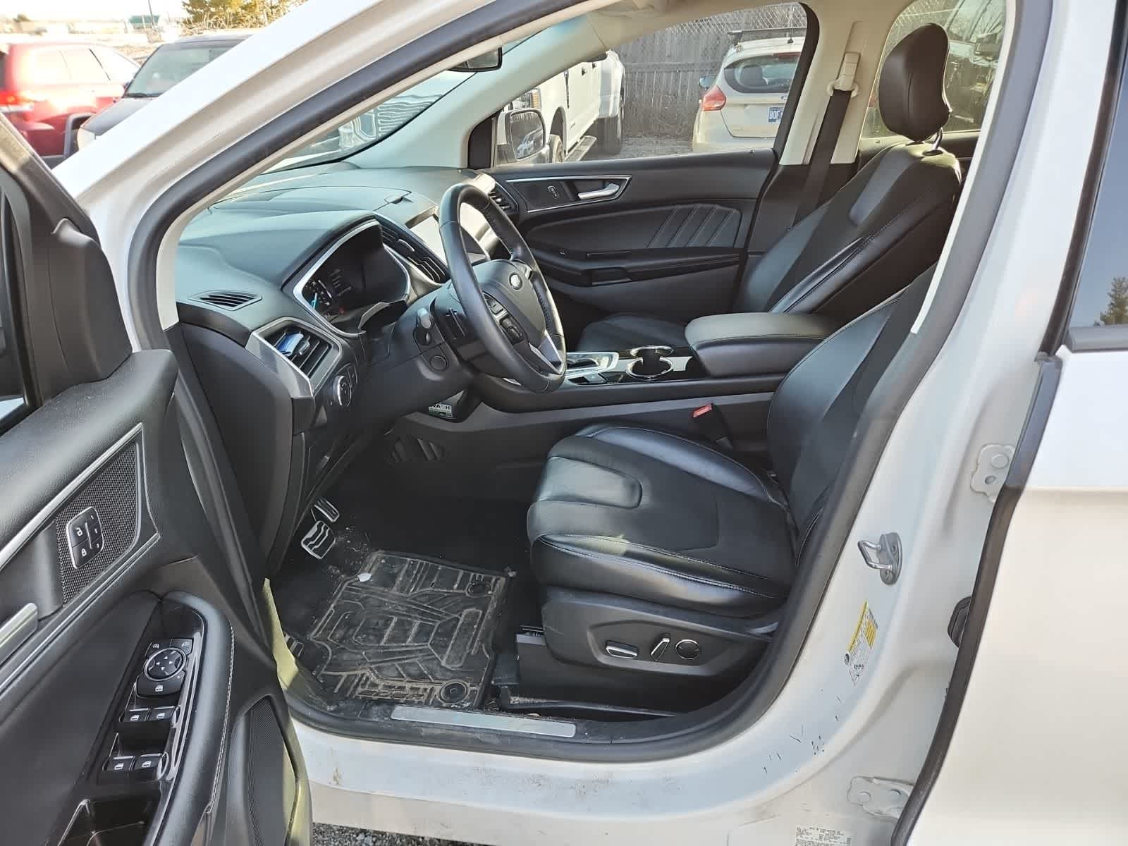 Thumbnail: 2016 Ford Edge - 15