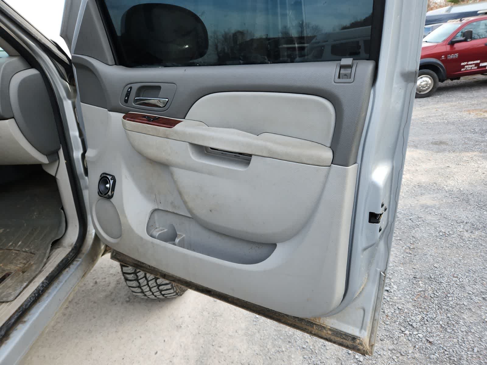 Thumbnail: 2012 Chevrolet Tahoe - 22