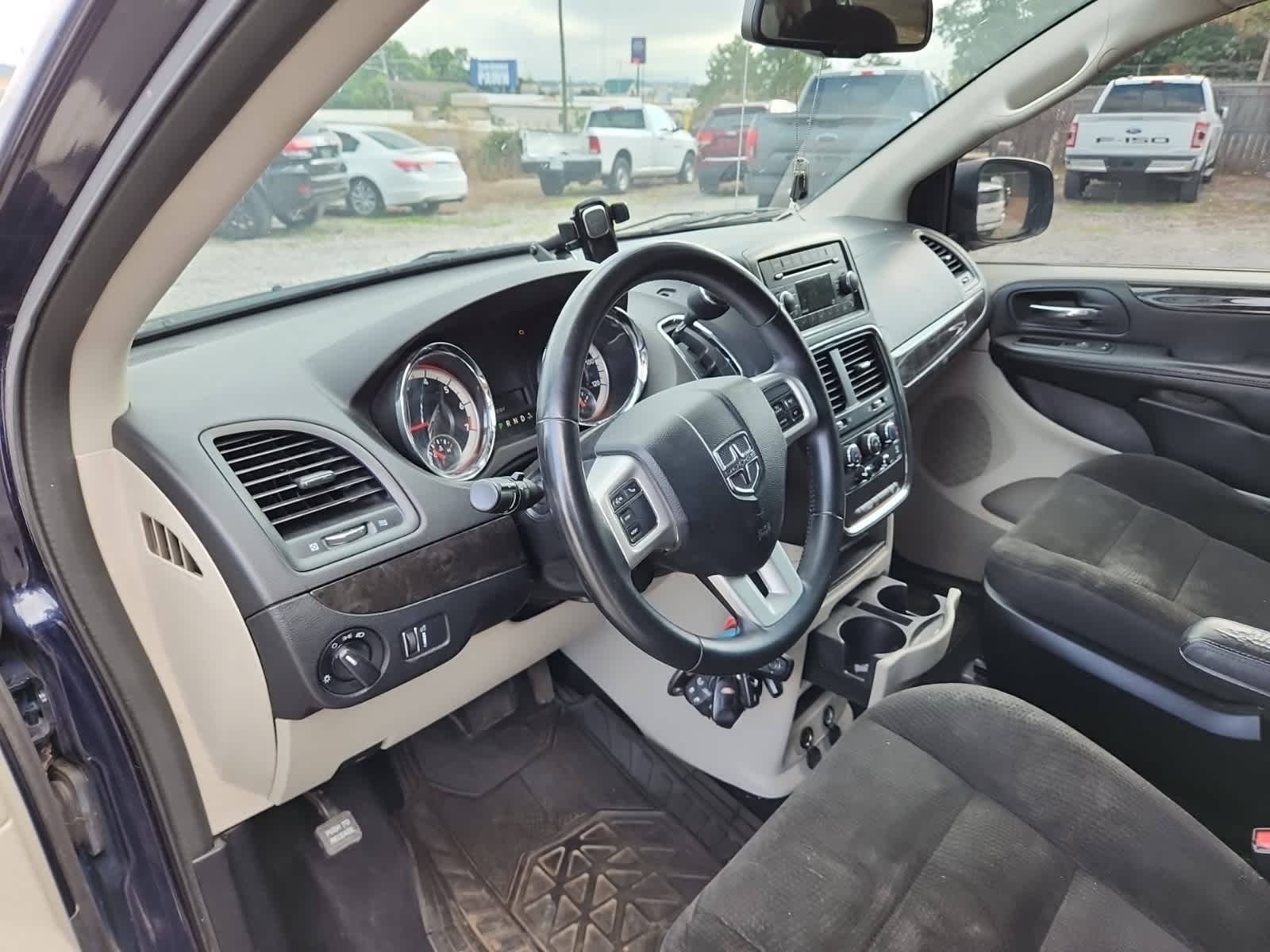Thumbnail: 2017 Dodge Grand Caravan - 10