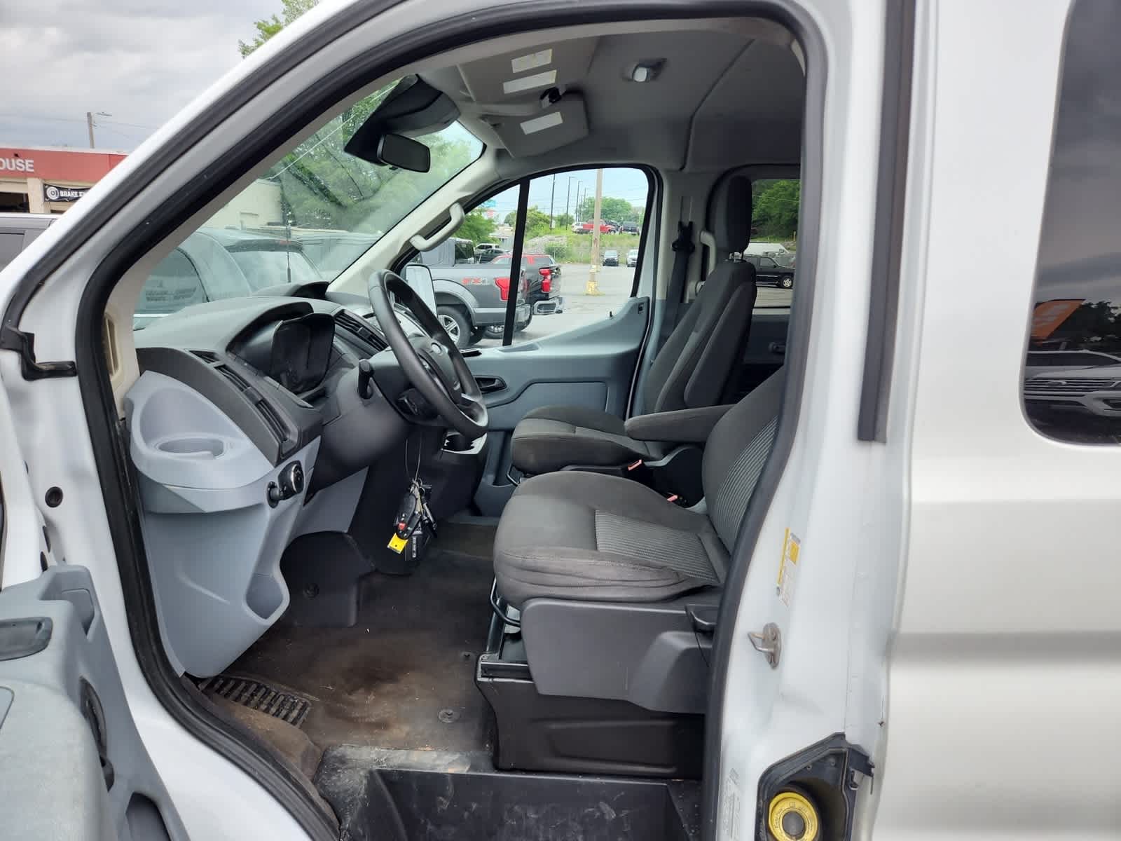 Thumbnail: 2015 Ford Transit Series - 14
