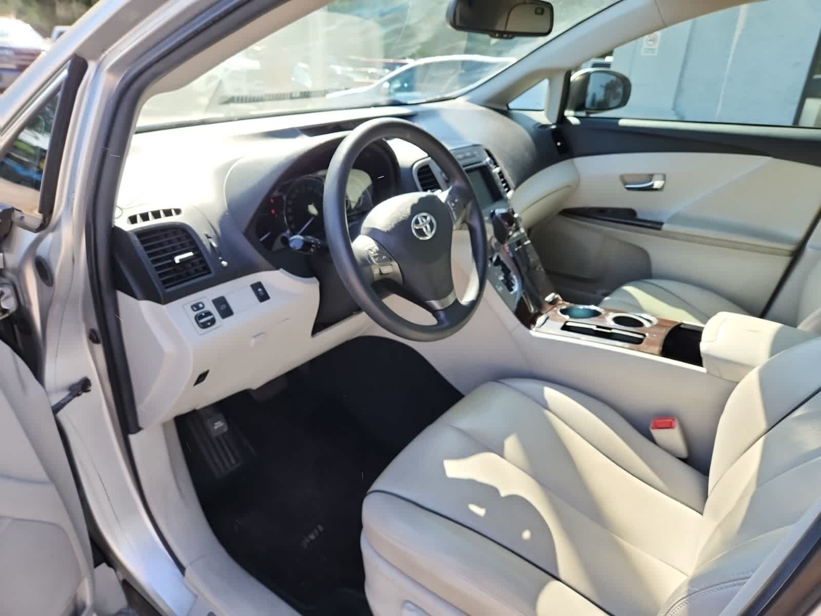 Thumbnail: 2011 Toyota Venza - 13