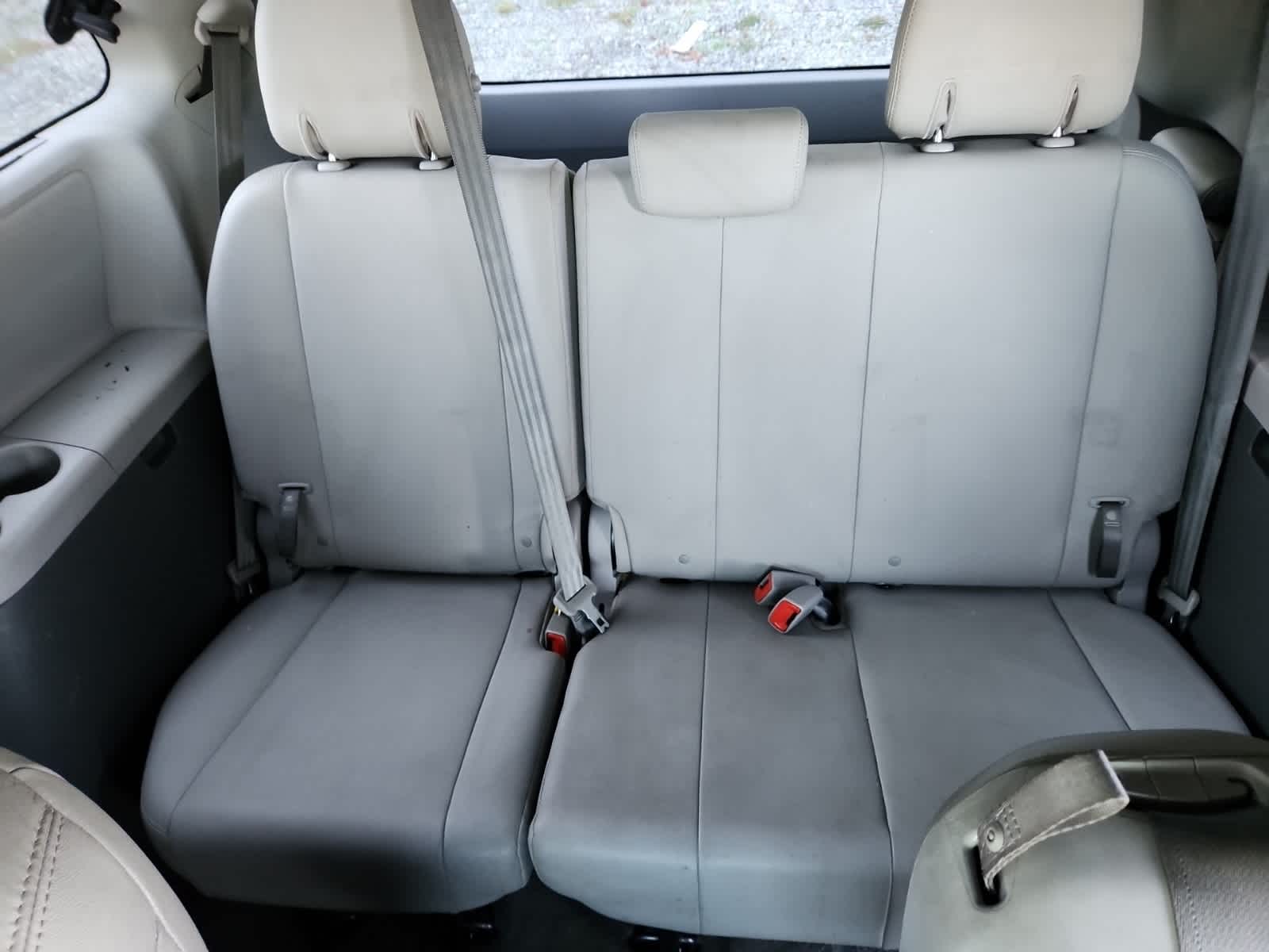 Thumbnail: 2015 Toyota Sienna - 27