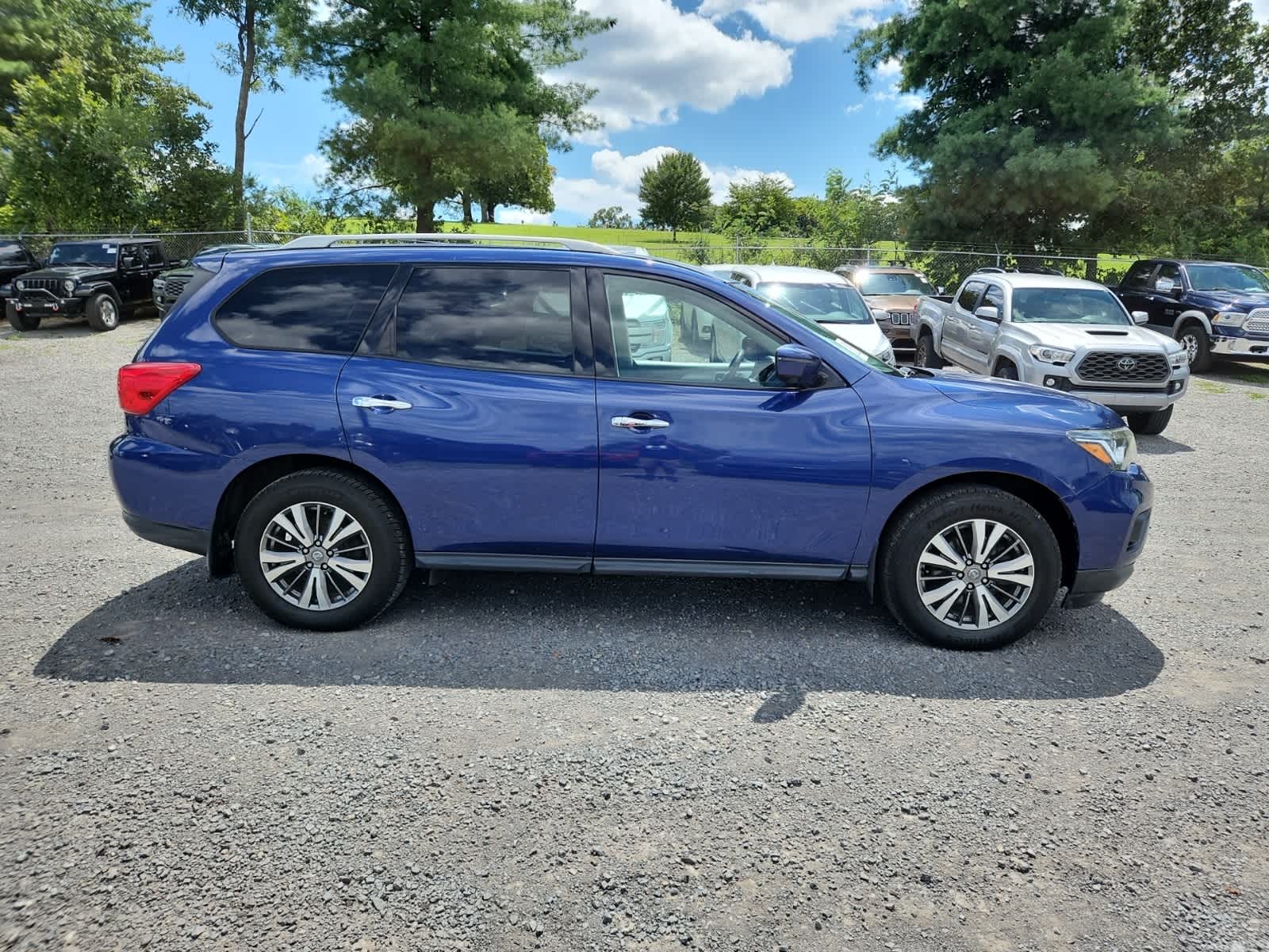 Thumbnail: 2020 Nissan Pathfinder - 6