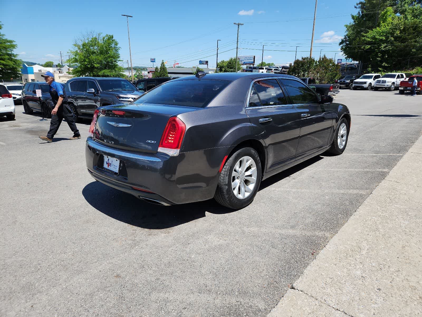 Thumbnail: 2015 Chrysler 300 - 5
