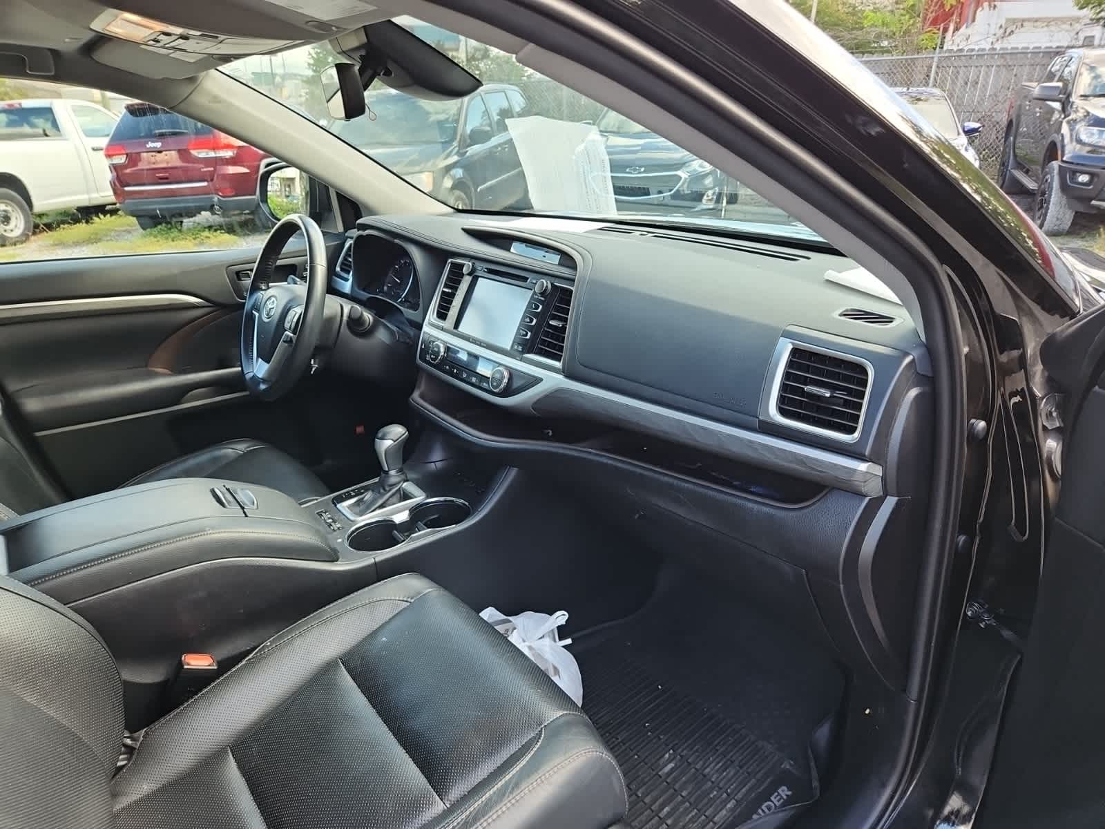 Thumbnail: 2019 Toyota Highlander - 17