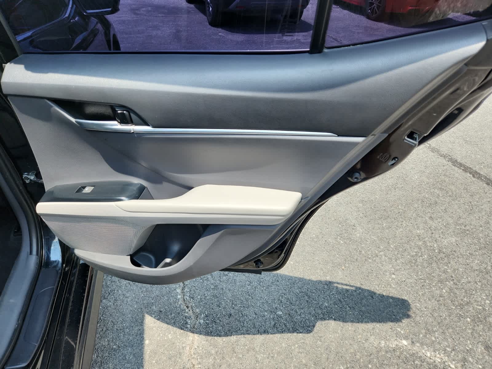 2020 Toyota Camry SE 24