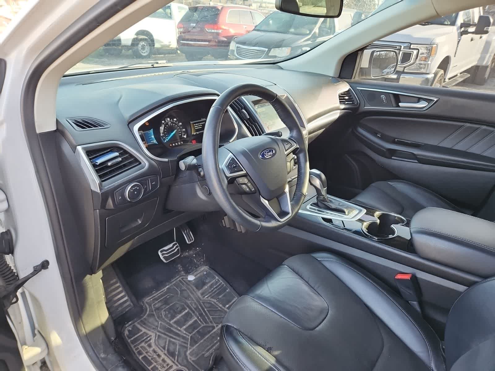 Thumbnail: 2016 Ford Edge - 13