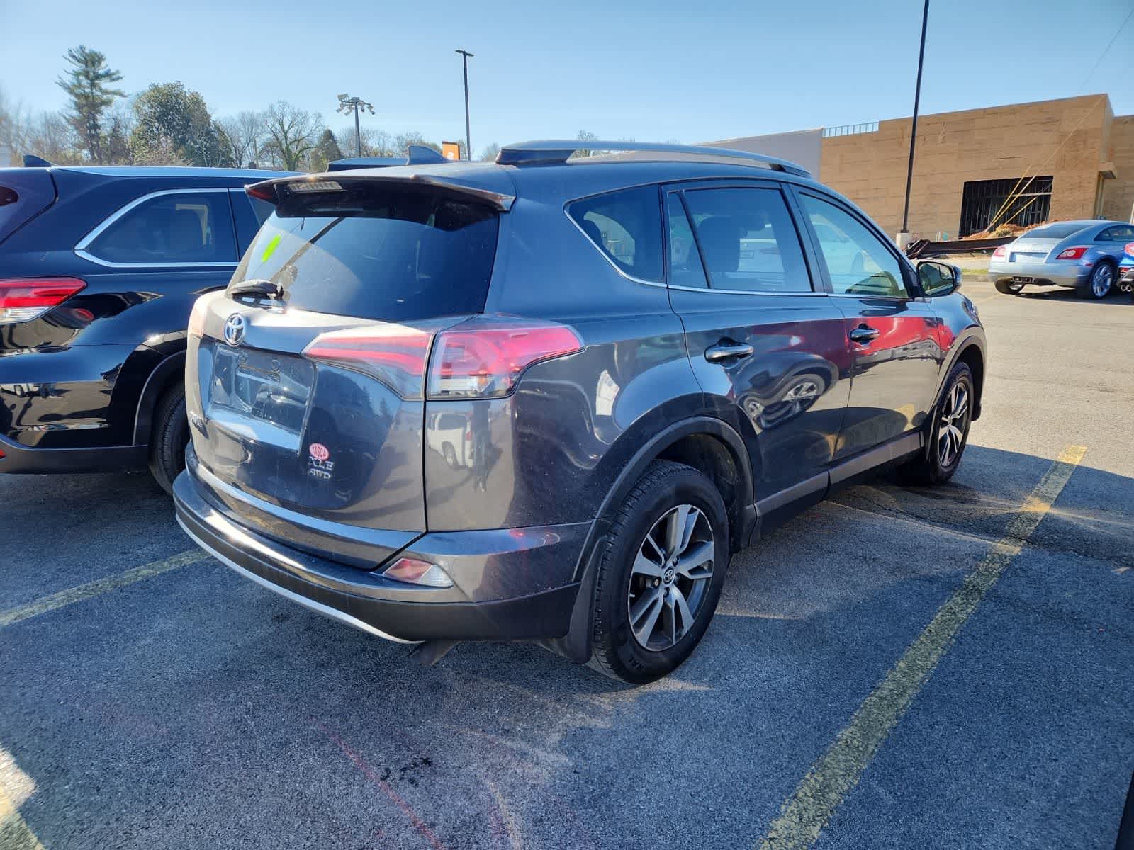 Thumbnail: 2017 Toyota RAV4 - 4