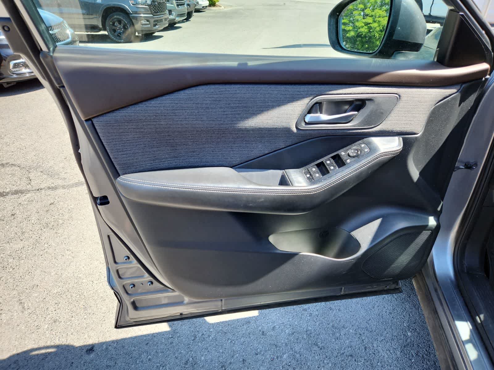 Thumbnail: 2021 Nissan Rogue - 16