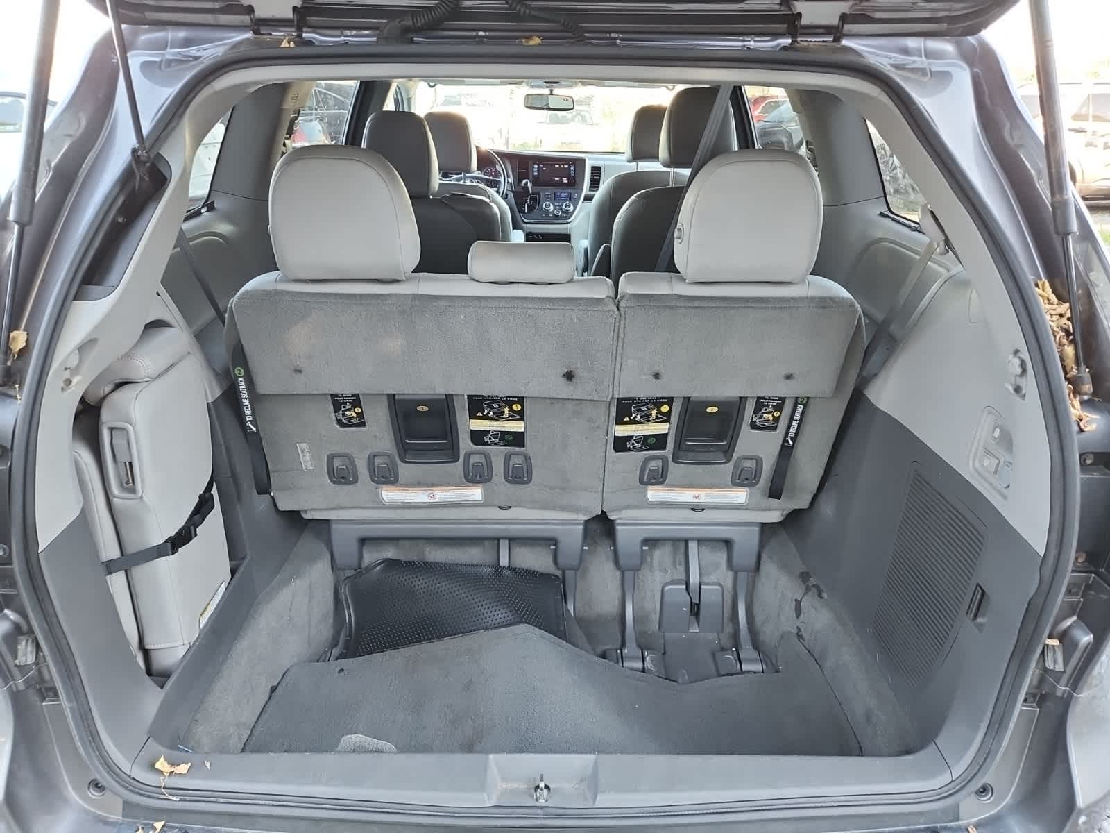 Thumbnail: 2015 Toyota Sienna - 25