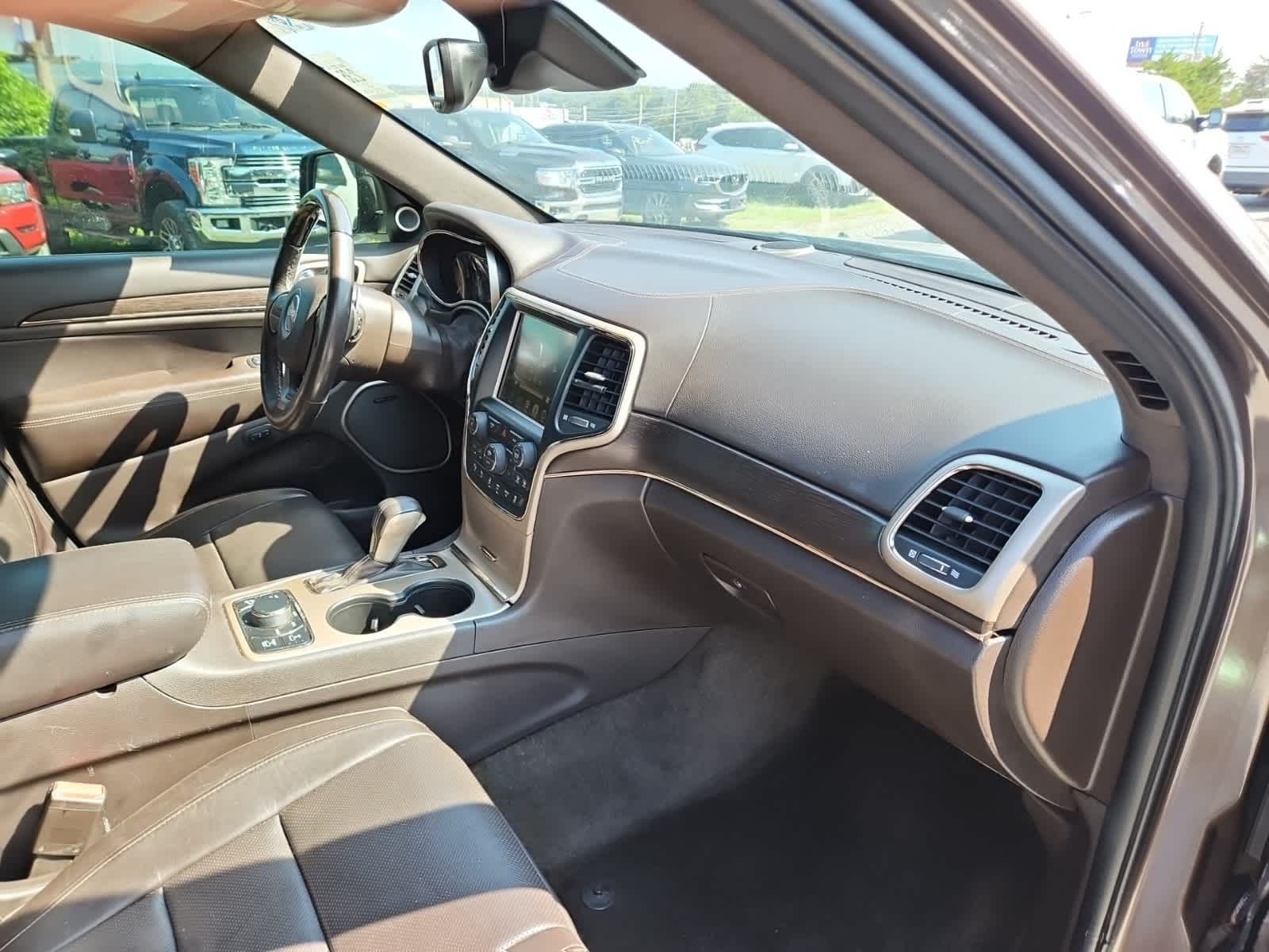 Thumbnail: 2017 Jeep Grand Cherokee - 17