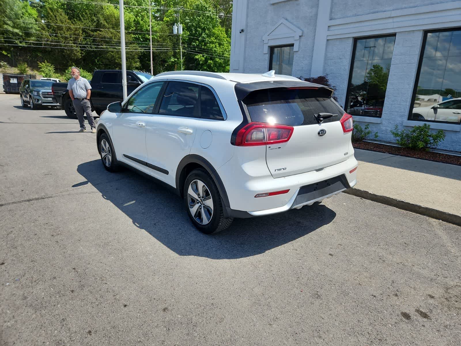 Thumbnail: 2019 Kia Niro - 3