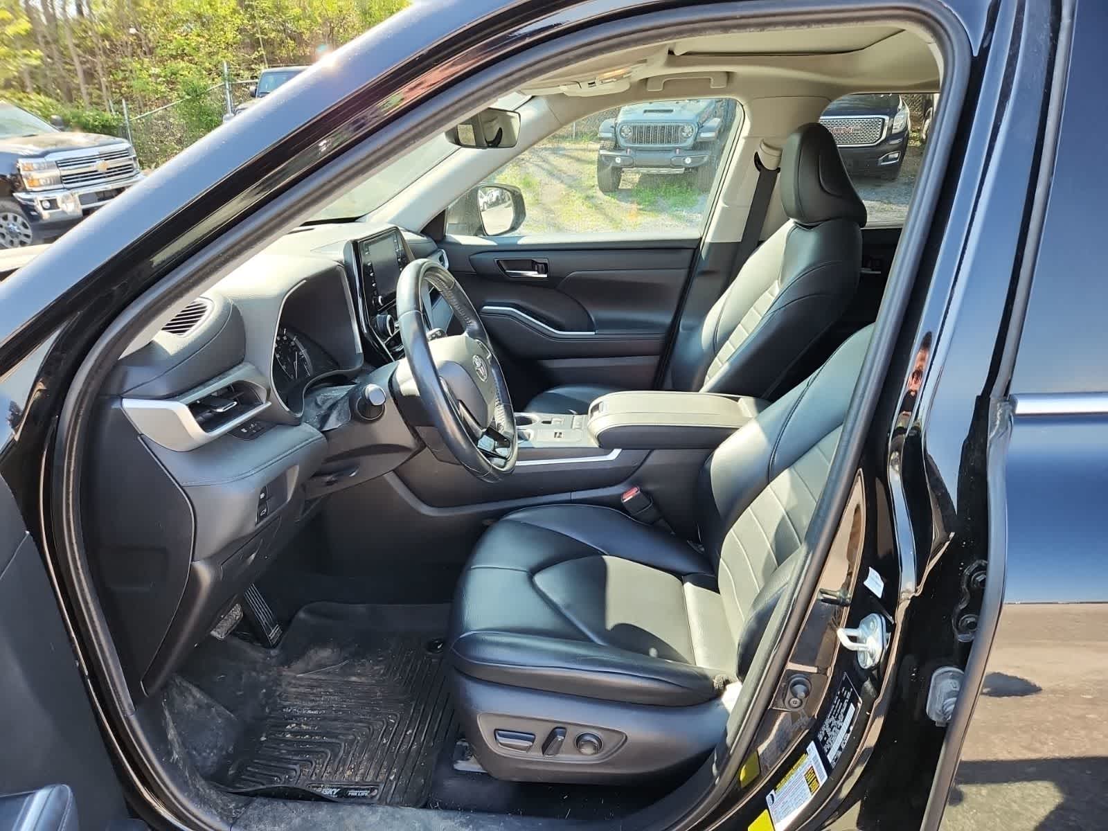 Thumbnail: 2021 Toyota Highlander - 15