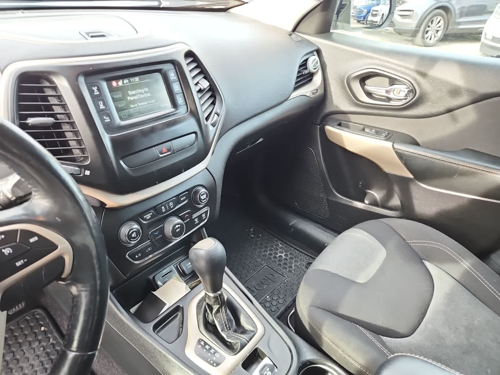 Thumbnail: 2018 Jeep Cherokee - 10