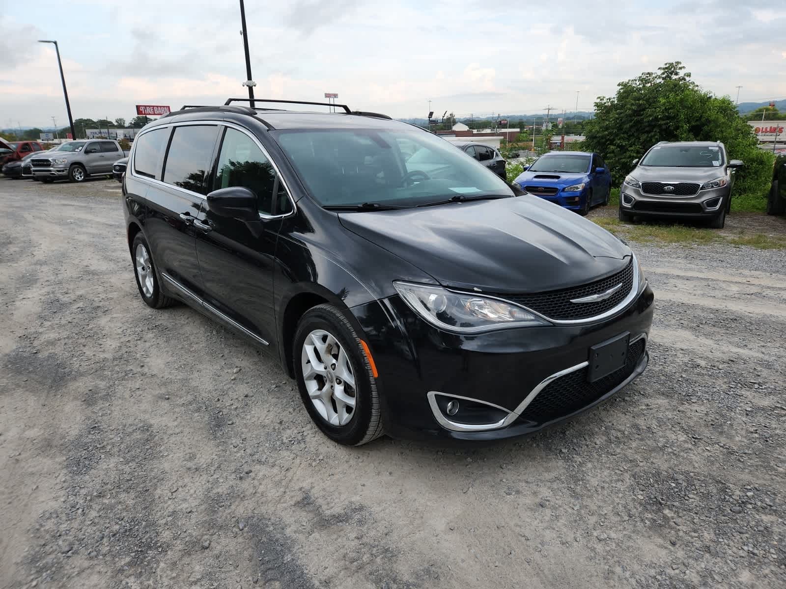 Thumbnail: 2017 Chrysler Pacifica - 7