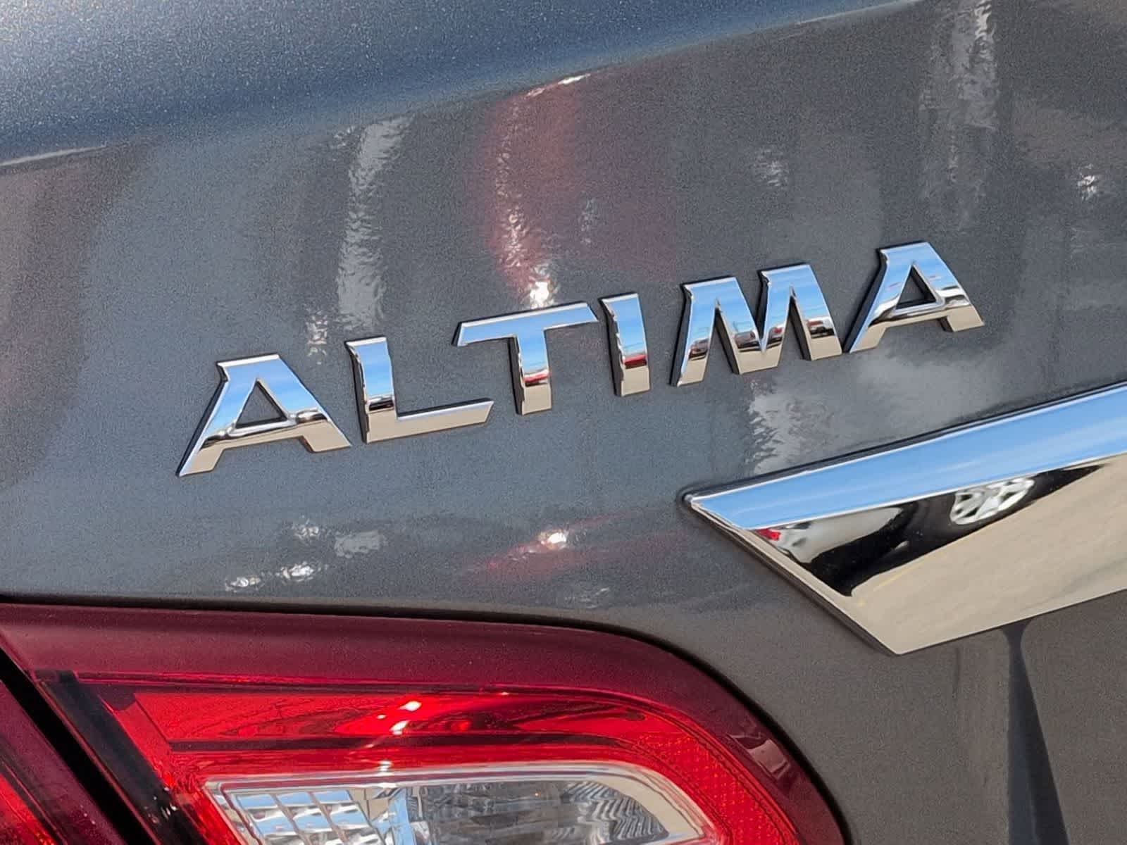 Thumbnail: 2016 Nissan Altima - 14