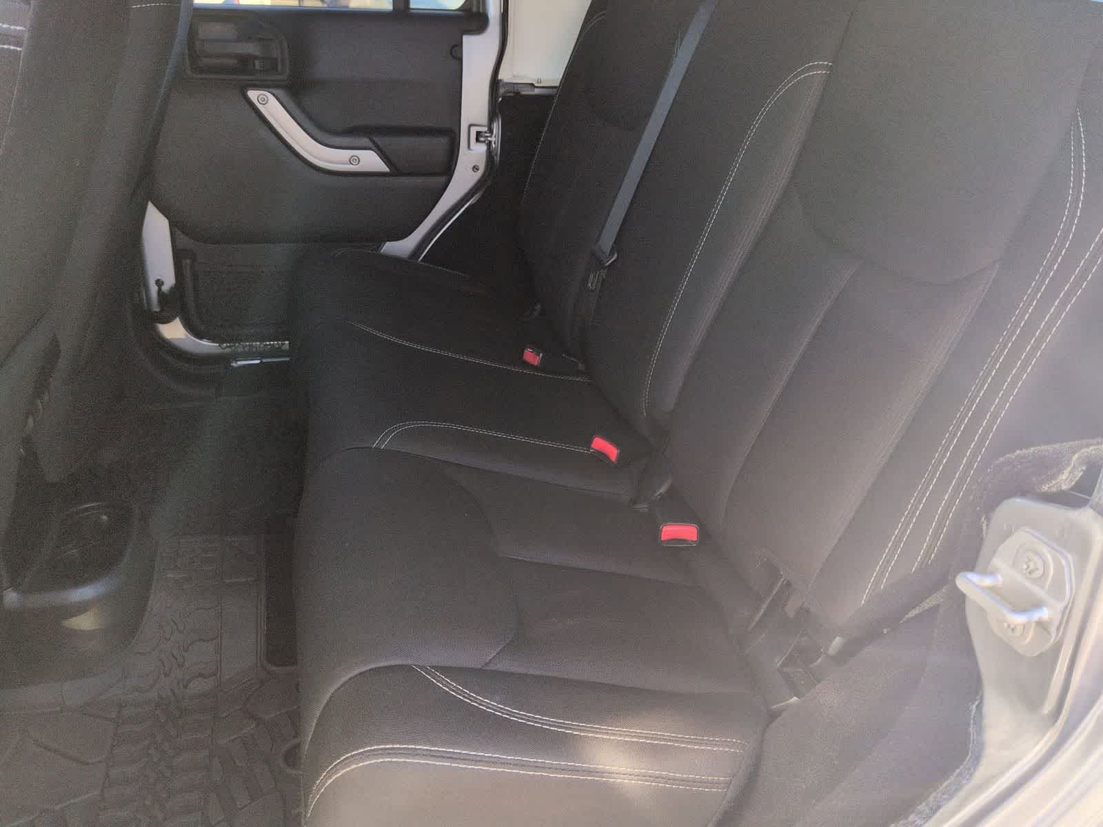 Thumbnail: 2016 Jeep Wrangler - 18