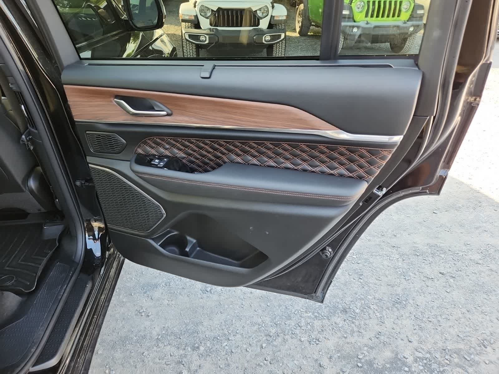 Thumbnail: 2021 Jeep Grand Cherokee L - 25