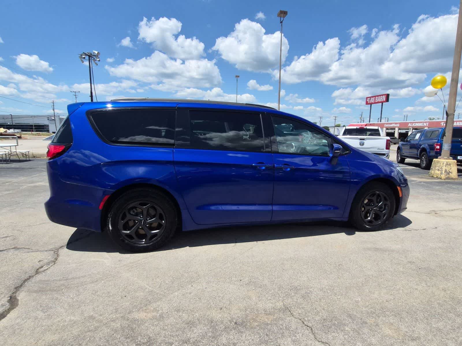 Thumbnail: 2021 Chrysler Pacifica - 9
