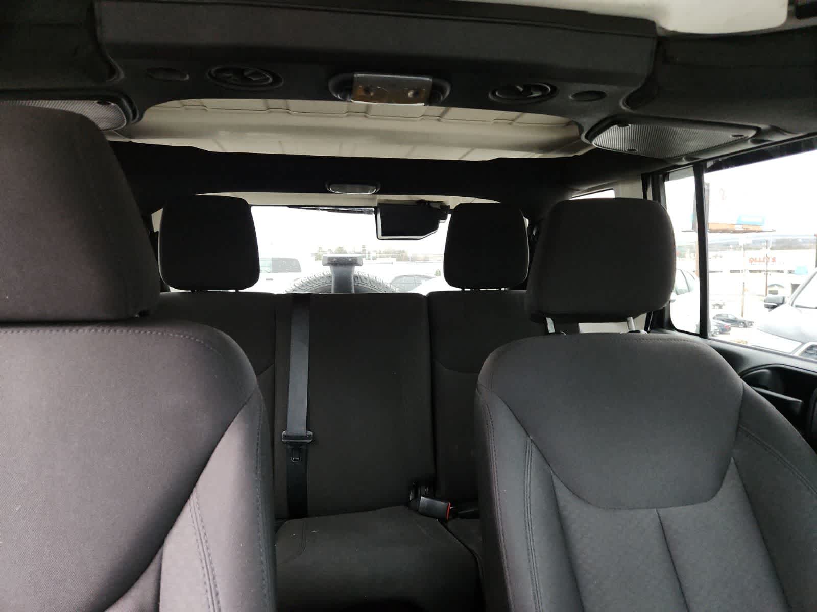 Thumbnail: 2015 Jeep Wrangler - 19