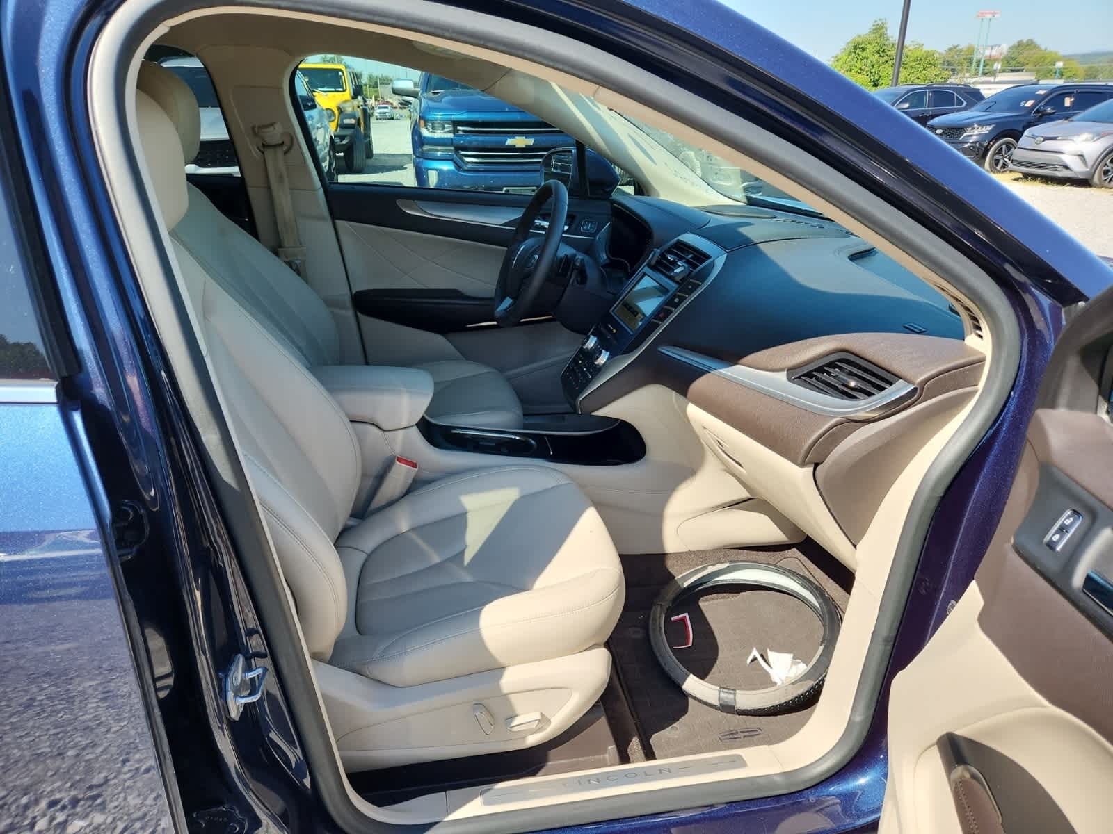 Thumbnail: 2017 Lincoln MKC - 21