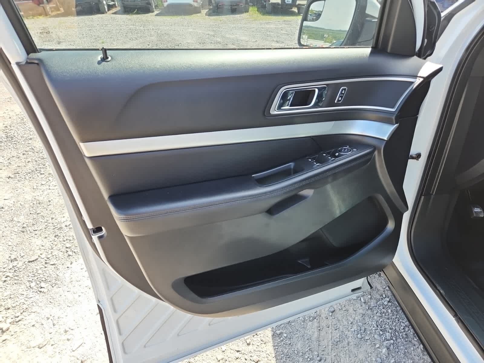Thumbnail: 2016 Ford Explorer - 16