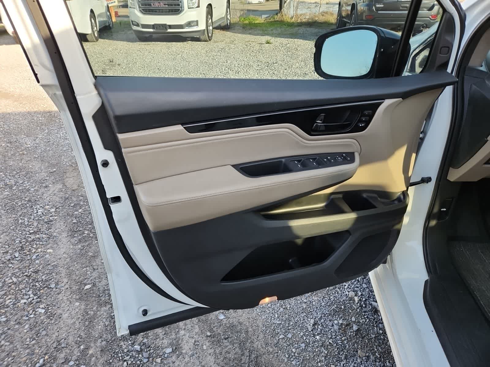 Thumbnail: 2023 Honda Odyssey - 16