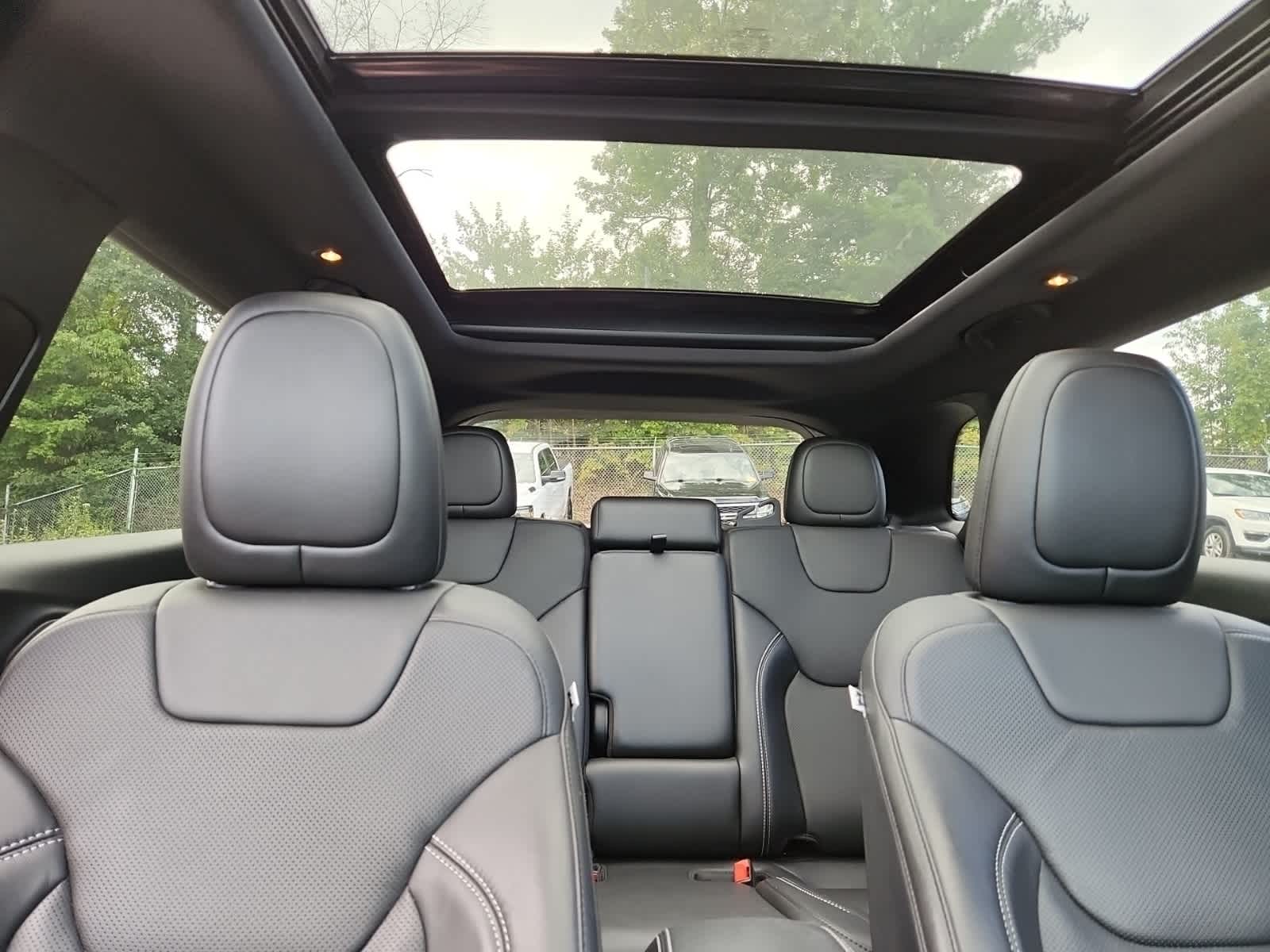 Thumbnail: 2021 Jeep Cherokee - 19
