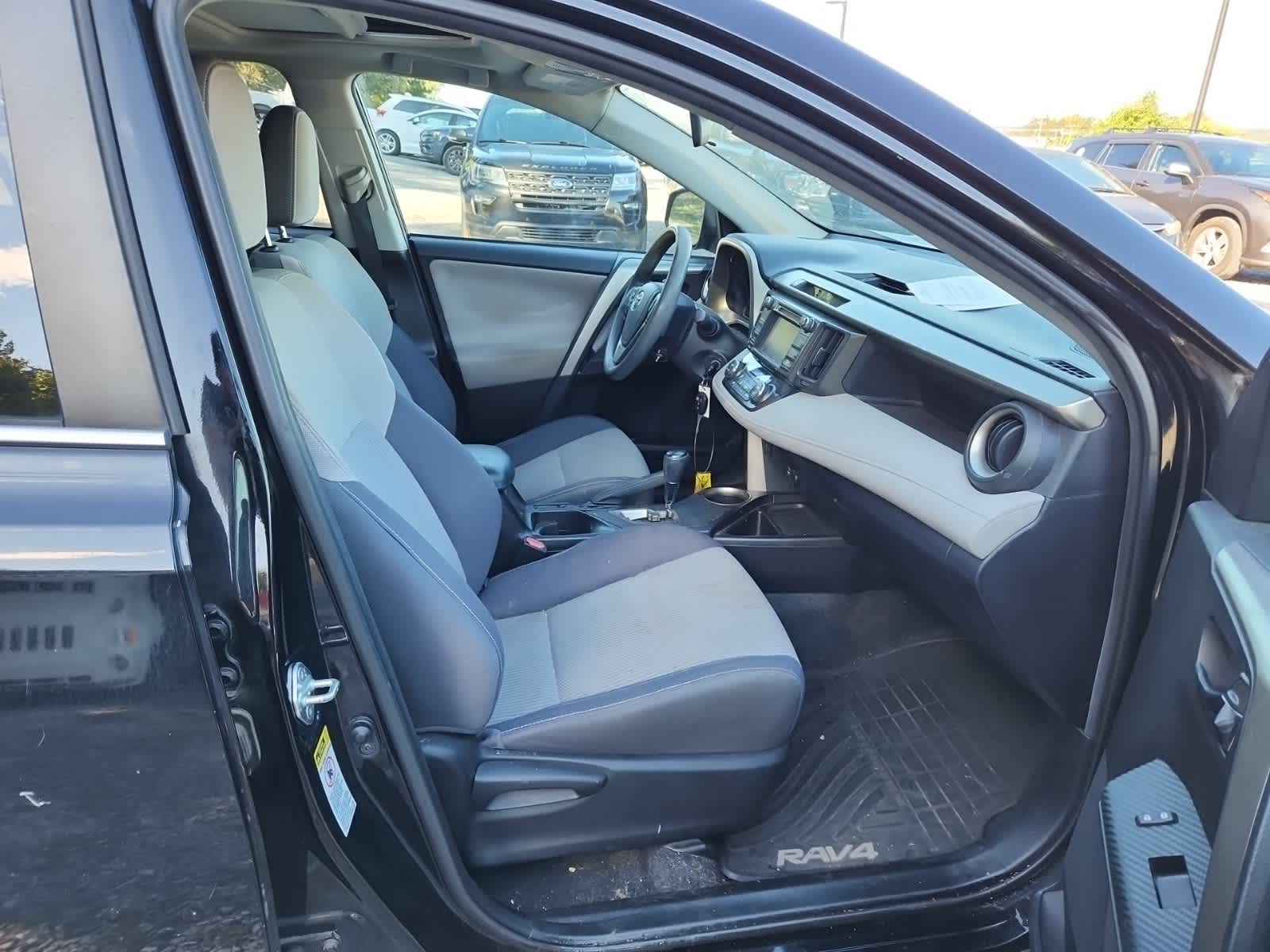 Thumbnail: 2015 Toyota RAV4 - 21