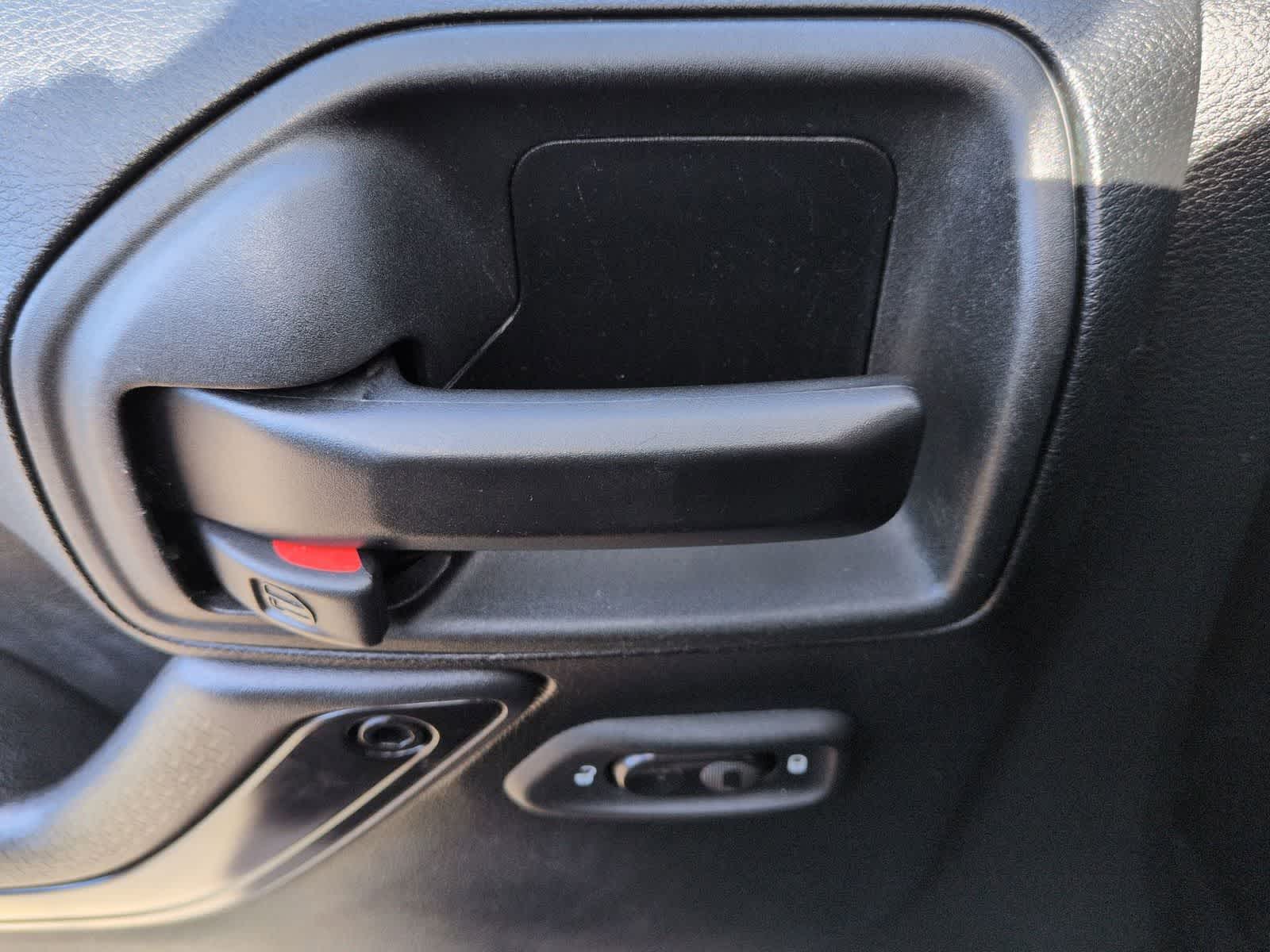 Thumbnail: 2017 Jeep Wrangler - 15