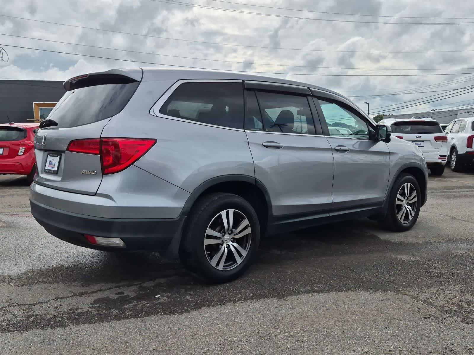 Thumbnail: 2016 Honda Pilot - 4