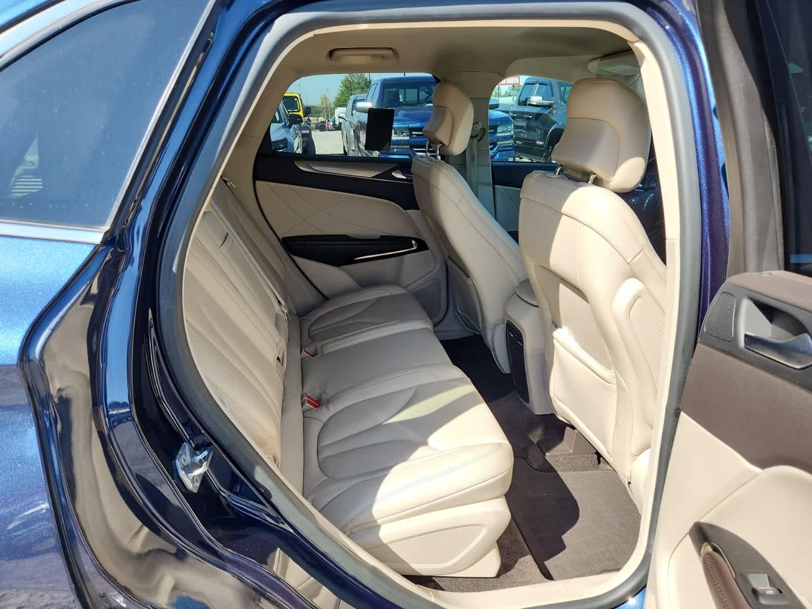 Thumbnail: 2017 Lincoln MKC - 23