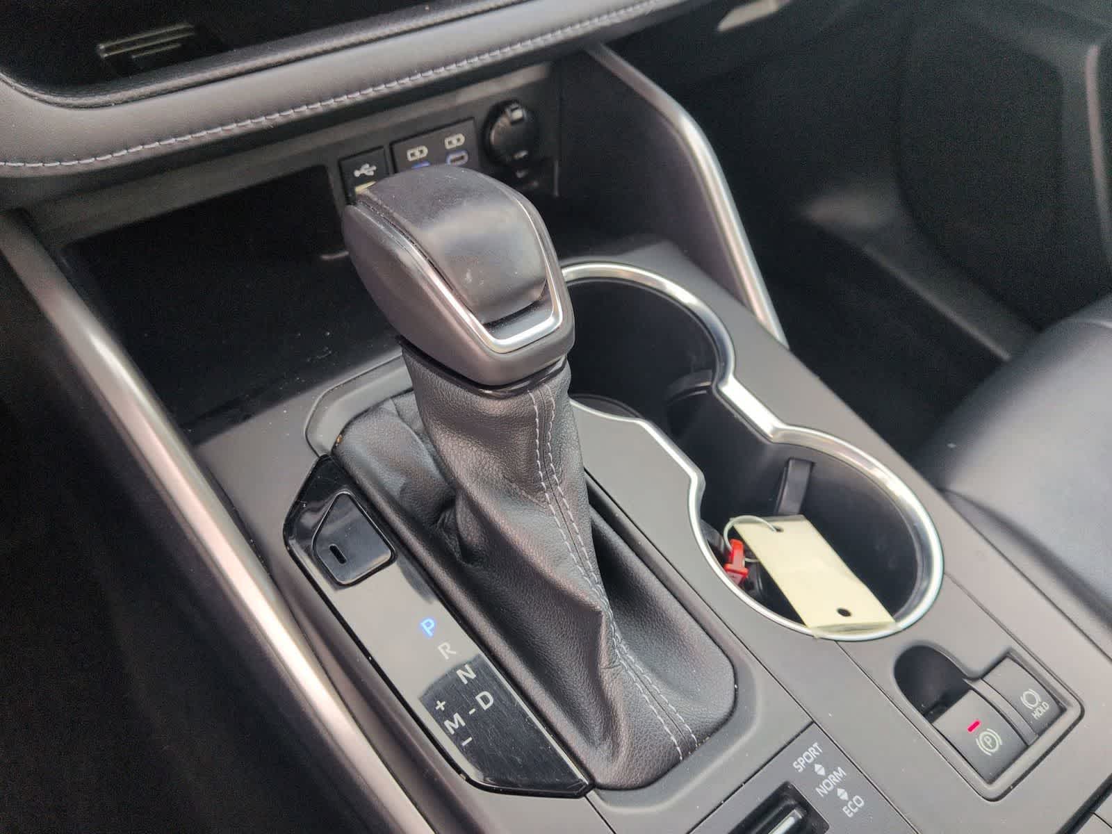 Thumbnail: 2022 Toyota Highlander - 30