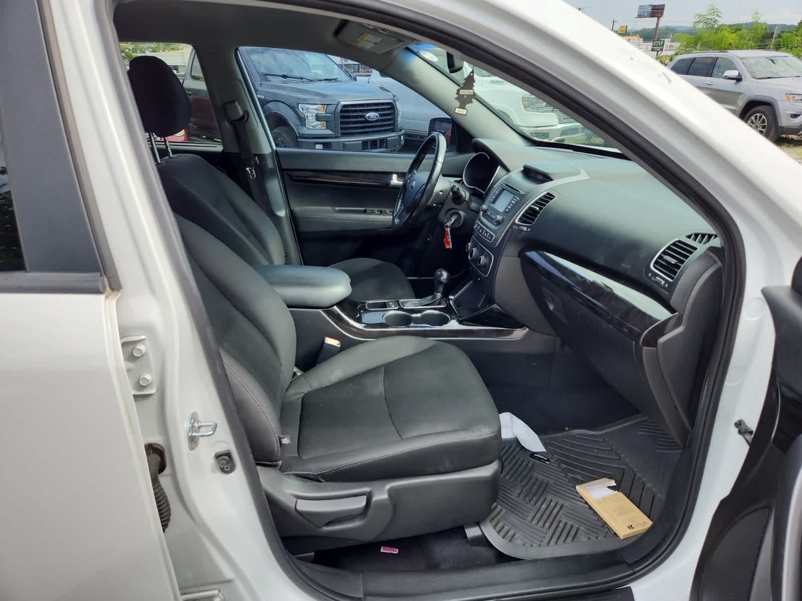 Thumbnail: 2014 Kia Sorento - 21