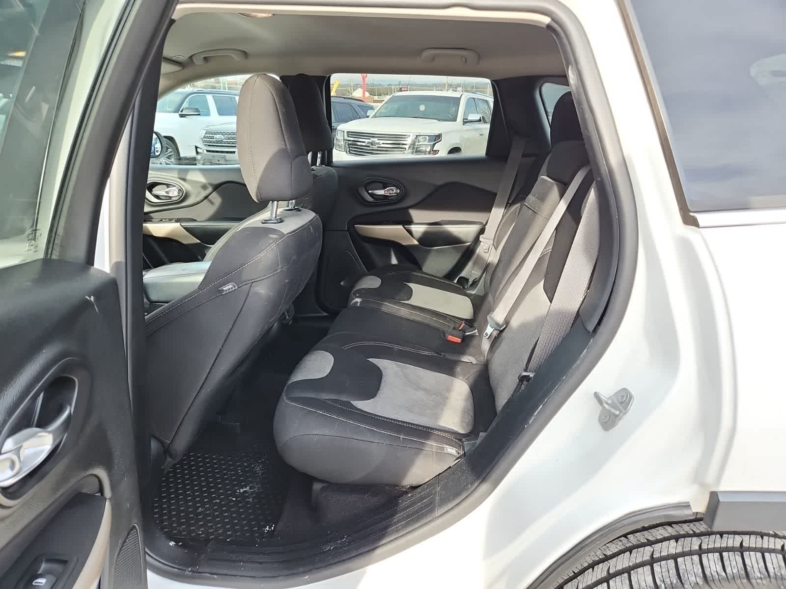 Thumbnail: 2018 Jeep Cherokee - 26