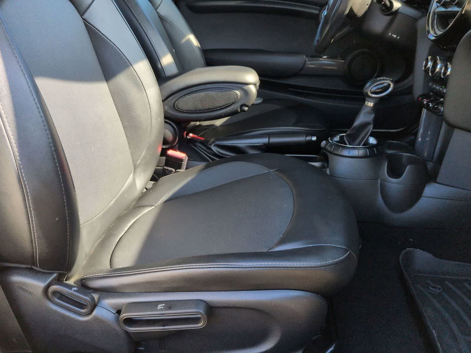 Thumbnail: 2015 MINI Cooper Hardtop - 21
