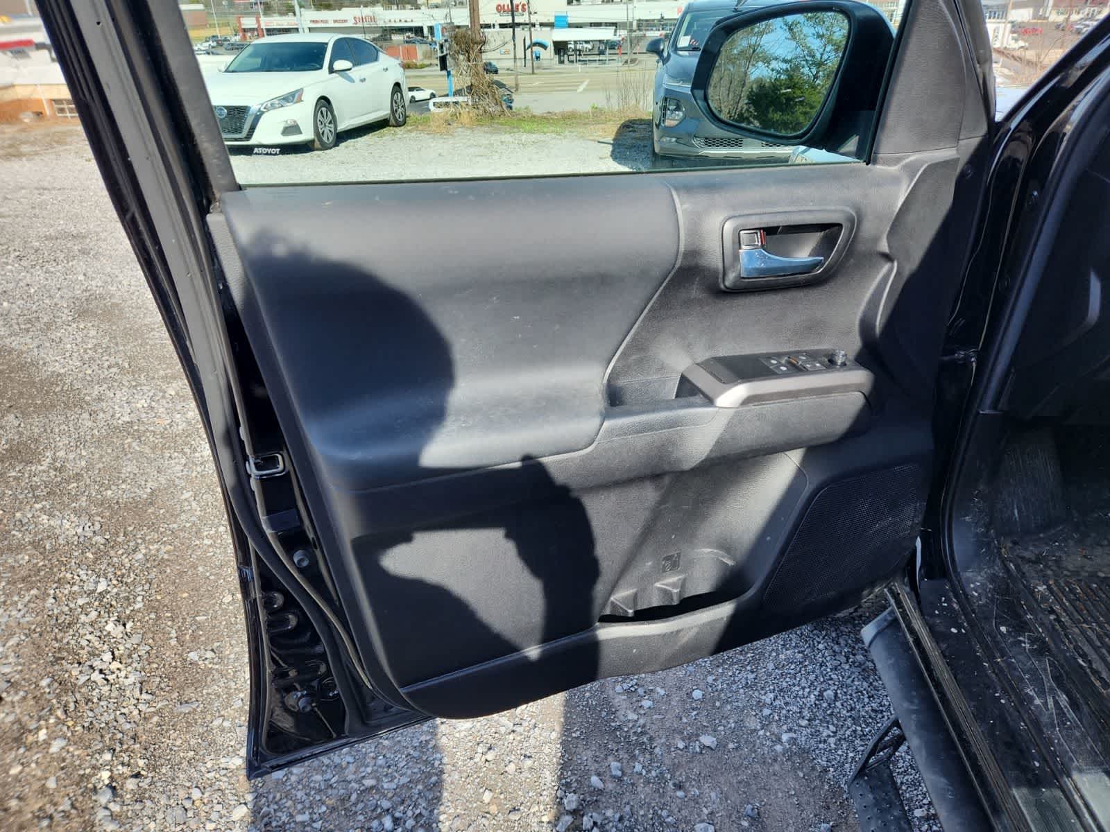 Thumbnail: 2023 Toyota Tacoma - 16